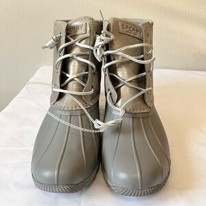 SPERRY- NEW Gray and Silver Duck Boots Size 8